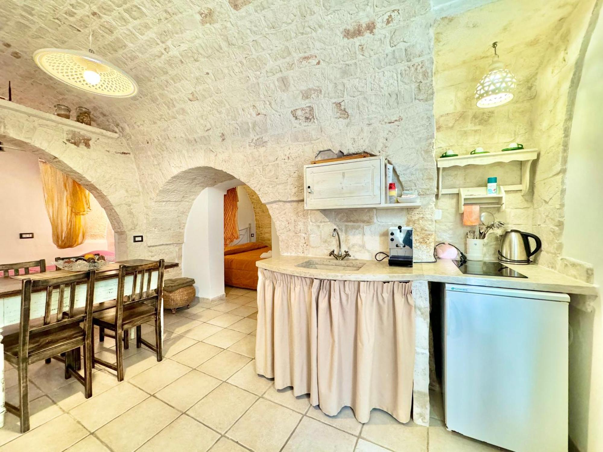 Trulli Moon Villa อัลเบโรเบลโล ภายนอก รูปภาพ